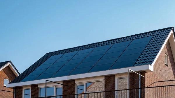Solar panels comparison between mono and poly types