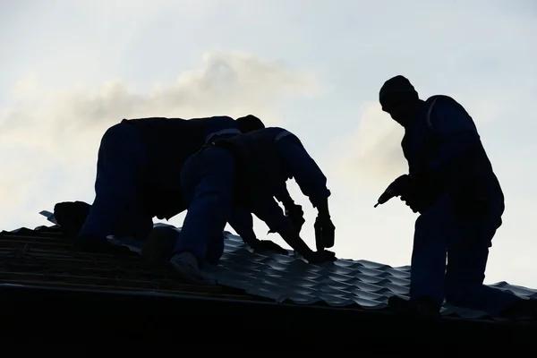 Comparing services offered by roofing companies bronx