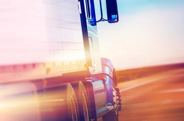 Enhance Your Supply Chain With an Experienced Toronto Trucking Company
