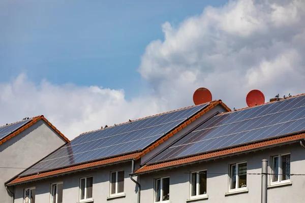 What to Expect When Working with Three Tree Roofing